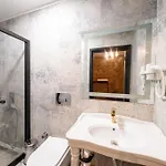 Hotel Suite By Frame