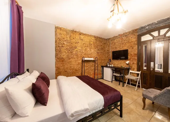 Hotel Suite By Frame