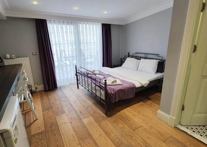 Hotel Suite By Frame